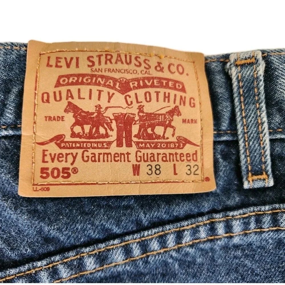 Levi's 505 Men's 38x32 Blue Jeans Regular Fit Straight Leg Classic Timeless EUC